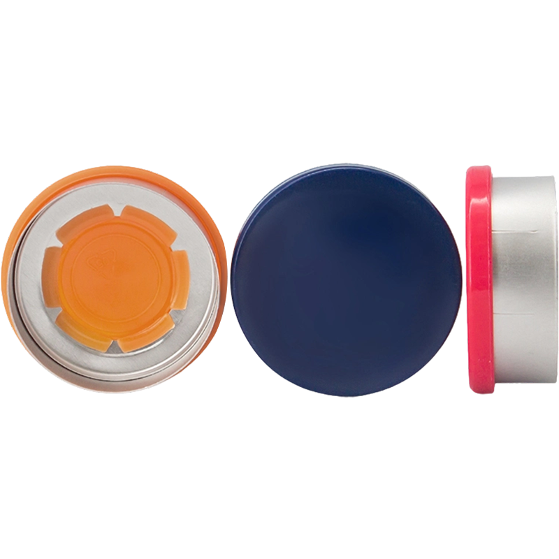 アルミニウムとプラスチックのキャップを剥がす